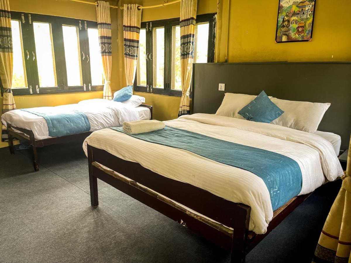 Hotel Tharu Garden And Beer Bar Chitwan Exterior photo