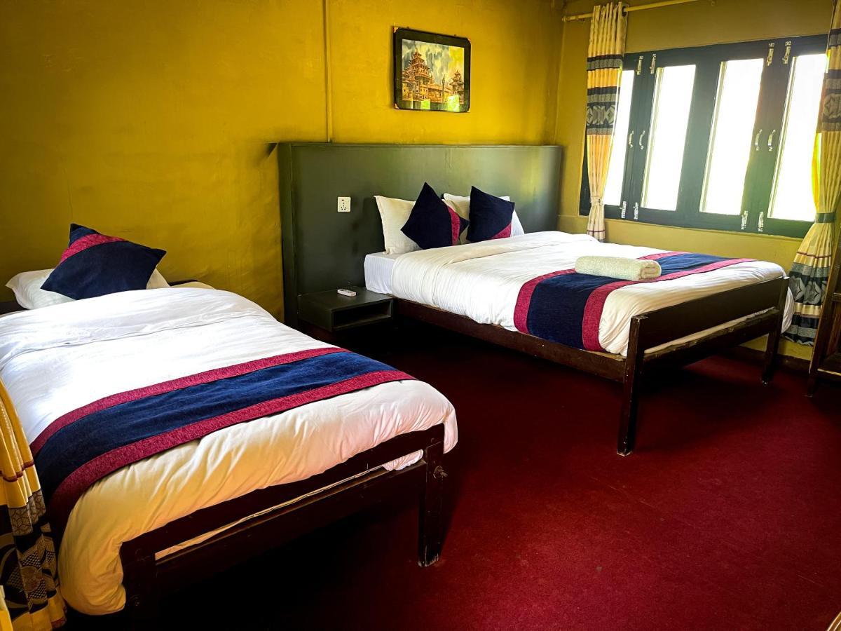Hotel Tharu Garden And Beer Bar Chitwan Exterior photo