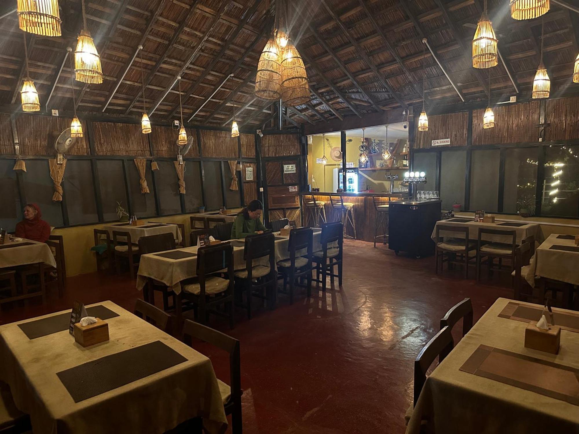 Hotel Tharu Garden And Beer Bar Chitwan Exterior photo
