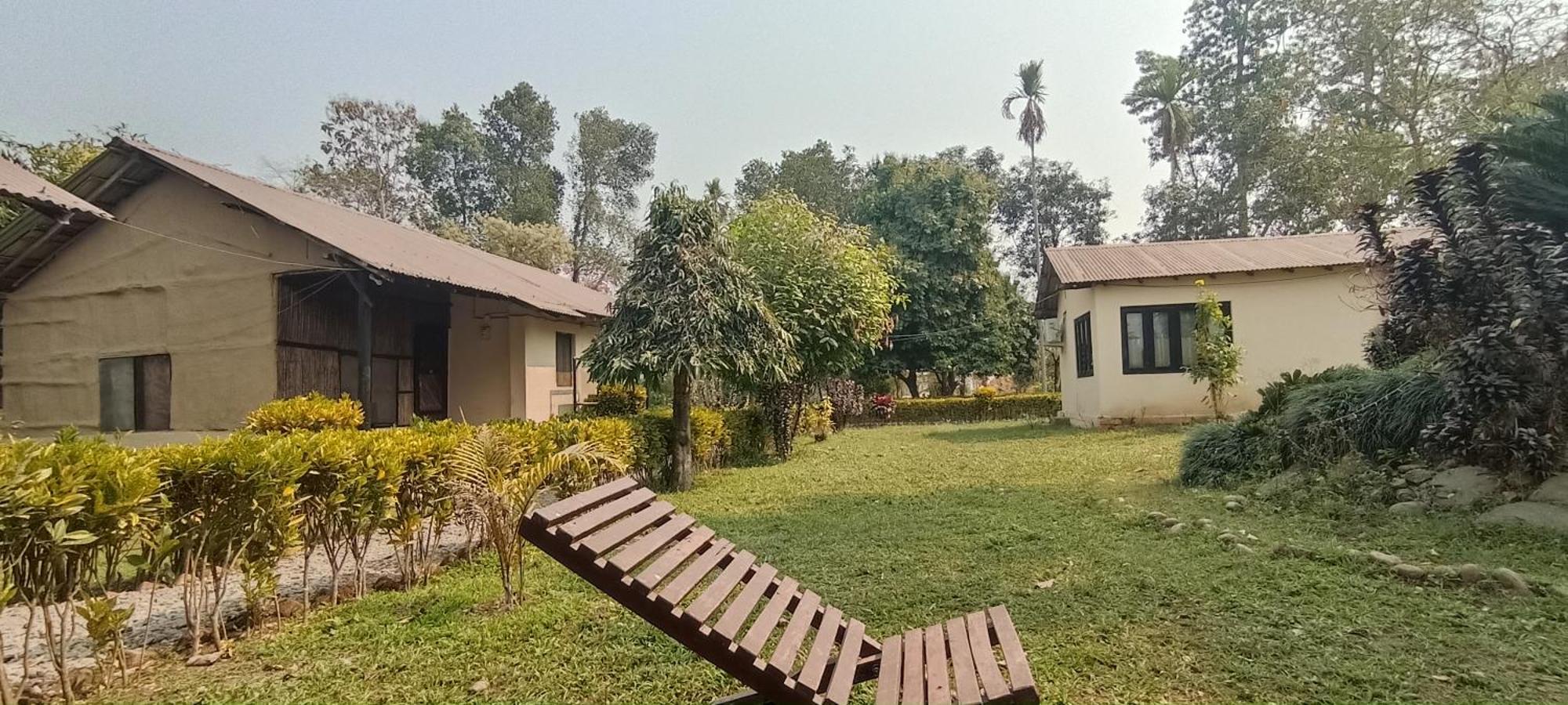 Hotel Tharu Garden And Beer Bar Chitwan Exterior photo