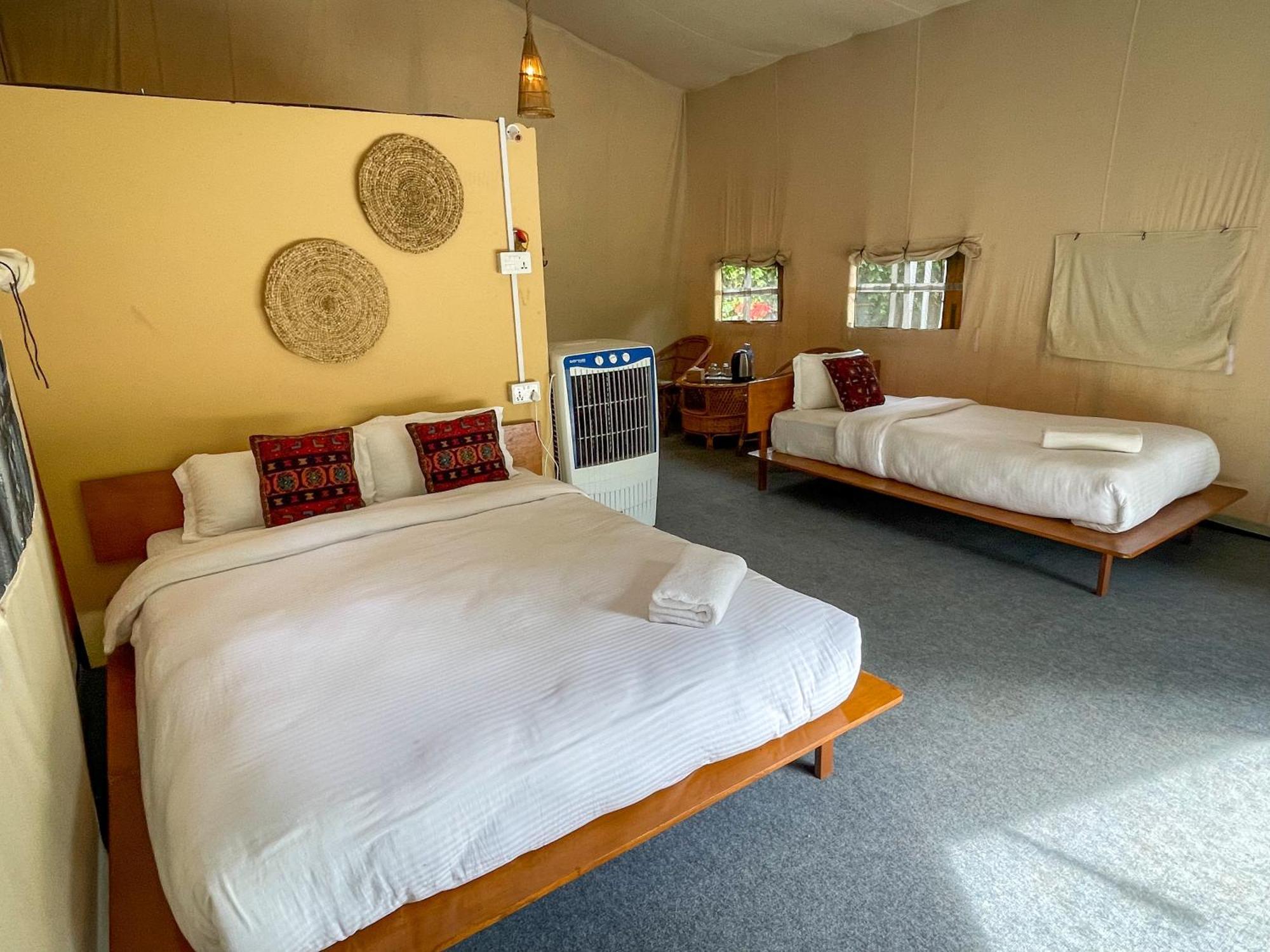 Hotel Tharu Garden And Beer Bar Chitwan Exterior photo